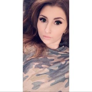 Meet your Posher, Kayla